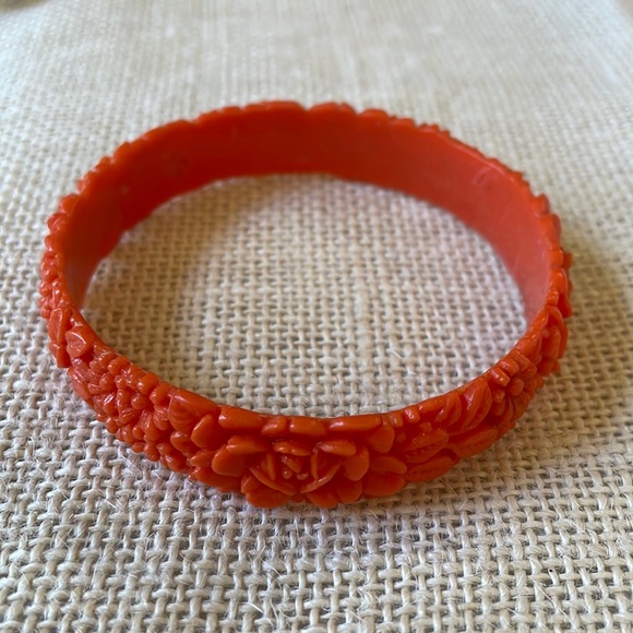 VTG carved celluloid coral color floral bangle - Picture 1 of 8